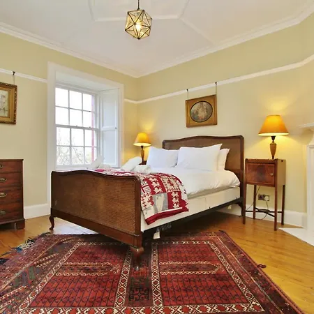 Elegant 3-Bedroom Ramsay Garden Apartment In Edinburgh City Centre Buitenkant foto