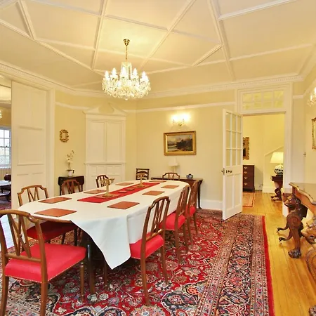 Elegant 3-Bedroom Ramsay Garden Apartment In Edinburgh City Centre Buitenkant foto
