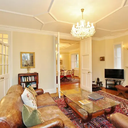 Elegant 3-Bedroom Ramsay Garden Apartment In Edinburgh City Centre Buitenkant foto