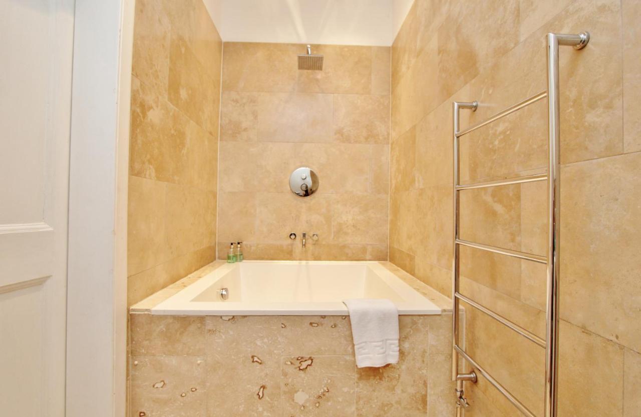 Elegant 3-bedroom Ramsay Garden In Centre Edimburgo
